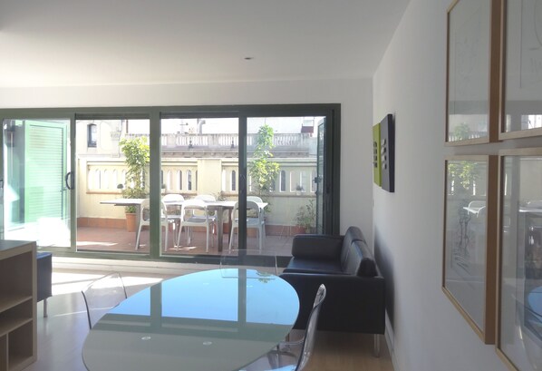 City Apartment, 3 Bedrooms, Terrace, City View | Living room