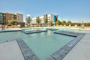 Piscina externa sazonal