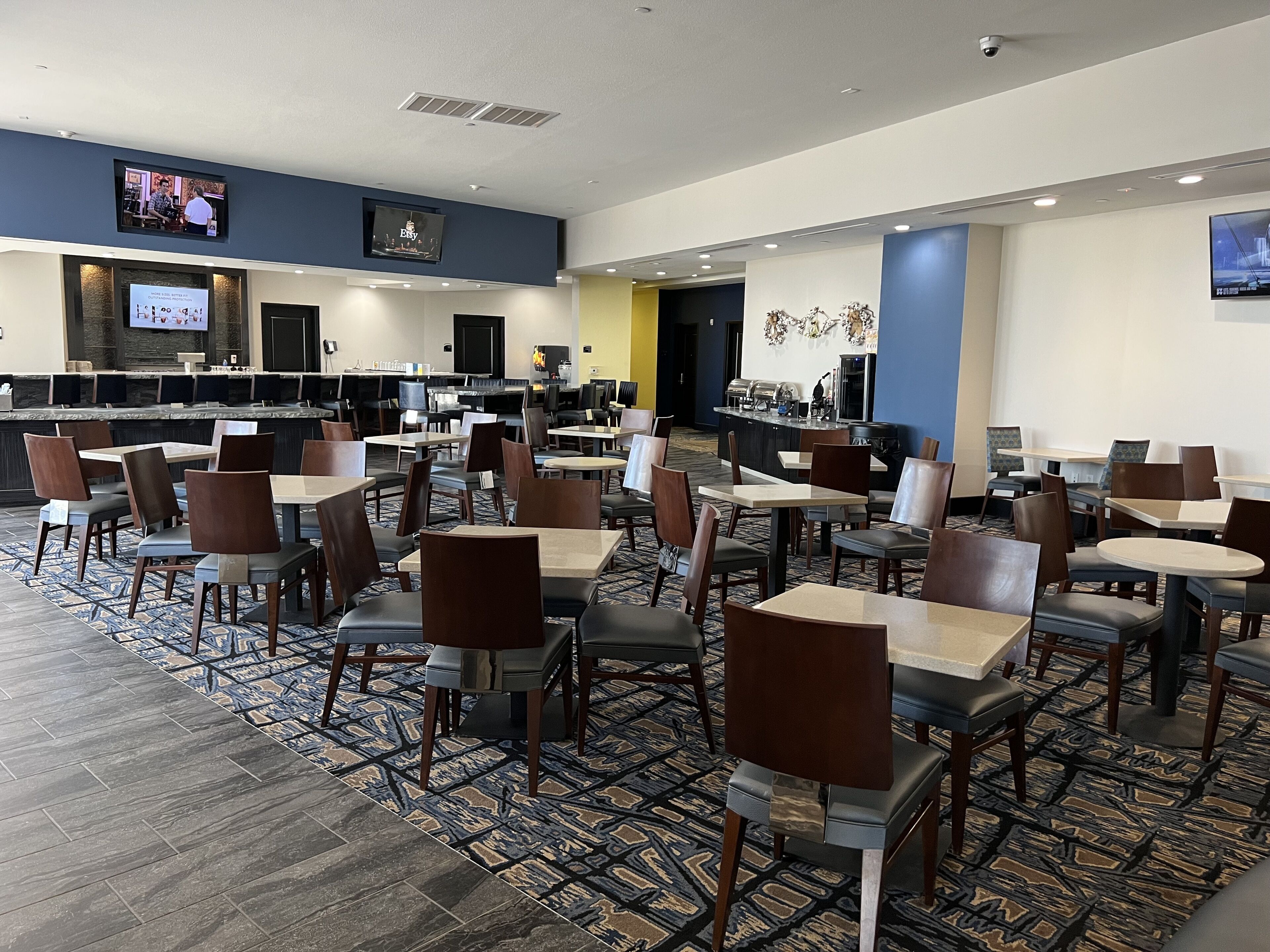 Café da manhã com buffet grátis durante a semana