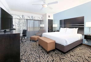 Deluxe Room, 1 King Bed, Non Smoking | Premium bedding, pillowtop beds, in-room safe, desk