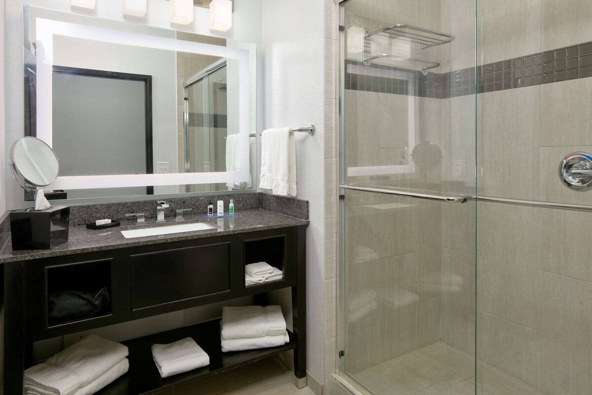 designer toiletries, hair dryer, towels