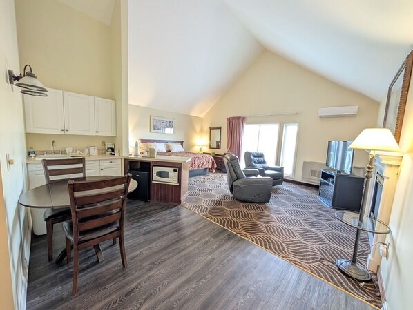 Suite, 1 cama King size | Camas Tempur-Pedic, escritorio, insonorización y wifi gratis 