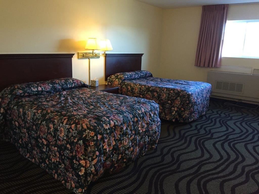 Queen room with Two Queen Beds | Tempur-Pedic 床墊、書桌、隔音、免費無線上網