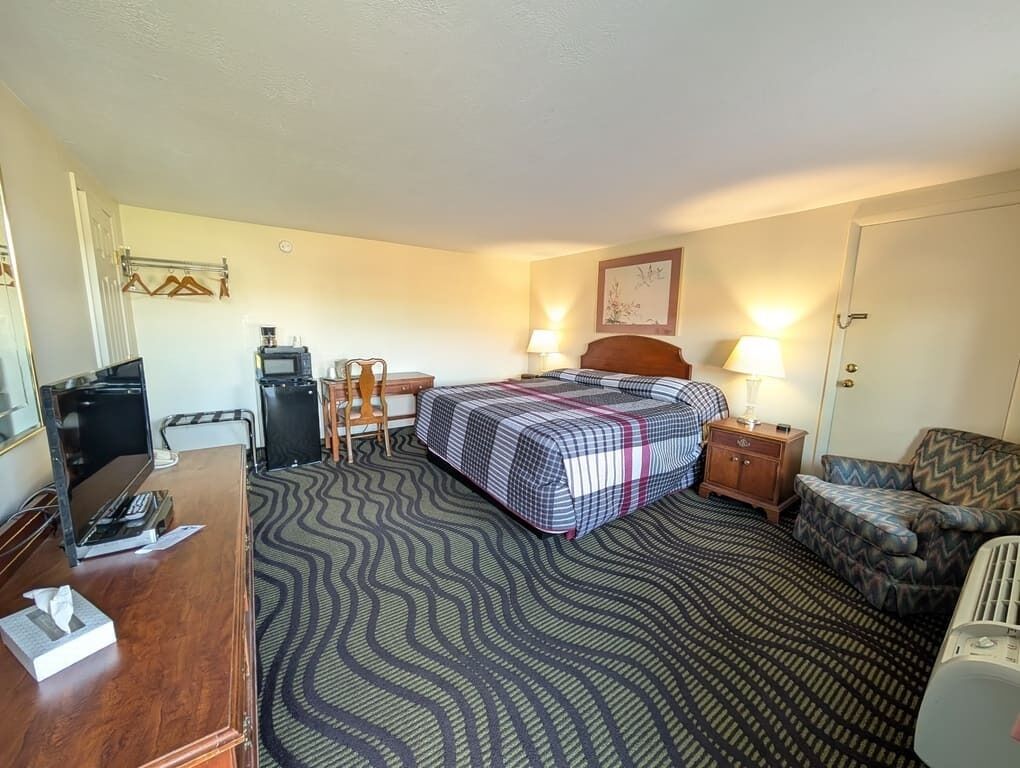 Habitación, 1 cama King size | Camas Tempur-Pedic, escritorio, insonorización y wifi gratis 