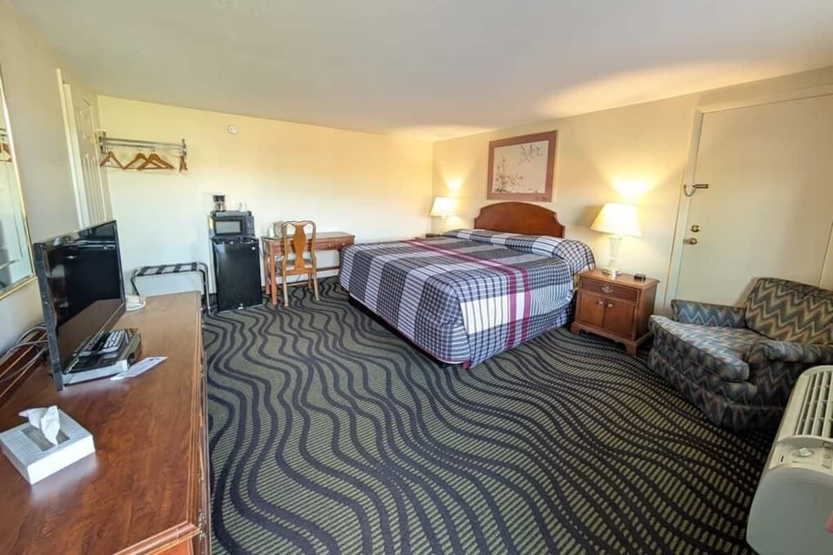 Habitación, 1 cama King size | Camas Tempur-Pedic, escritorio, insonorización y wifi gratis