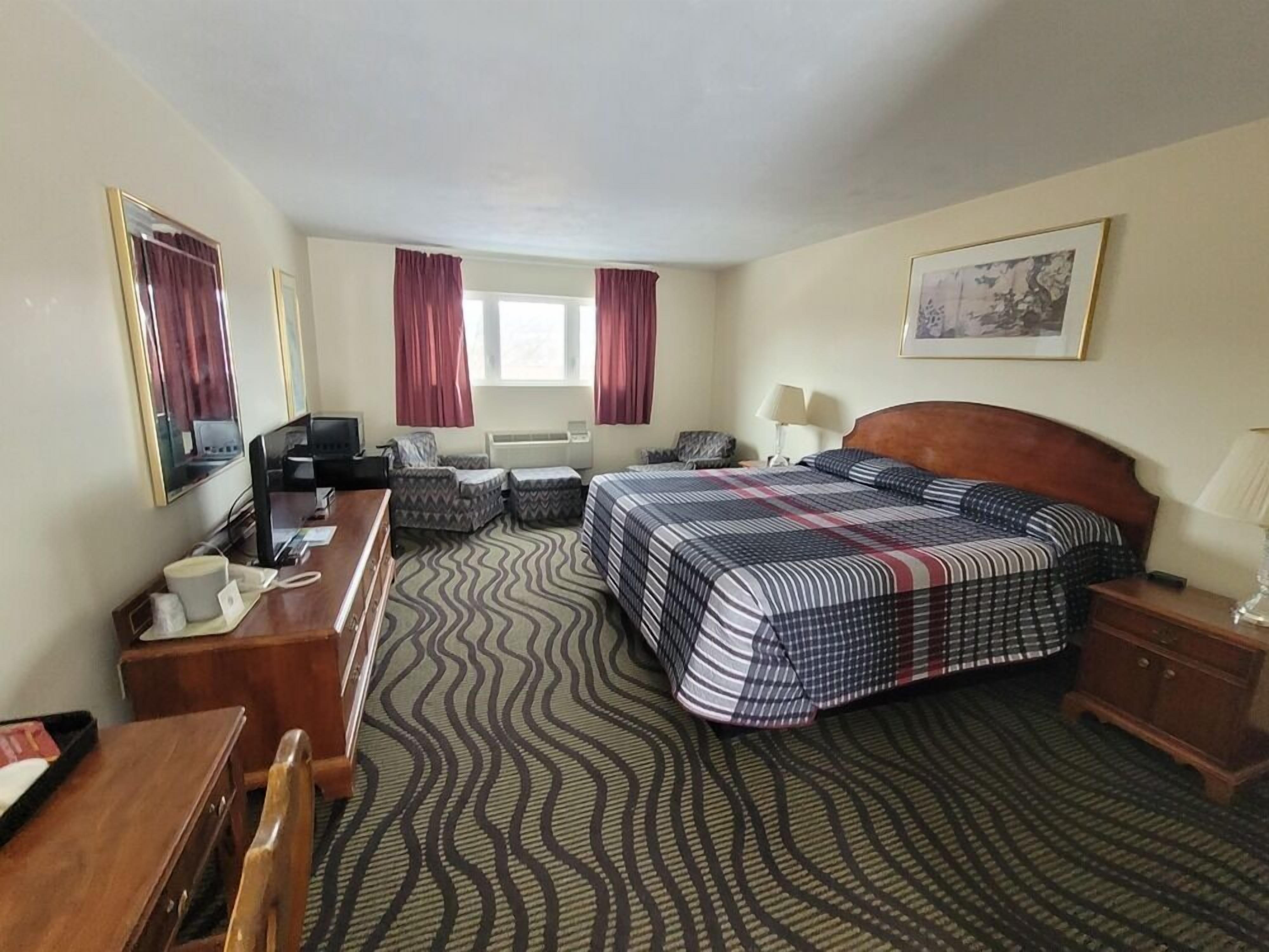 Habitación, 1 cama King size | Camas Tempur-Pedic, escritorio, insonorización y wifi gratis 