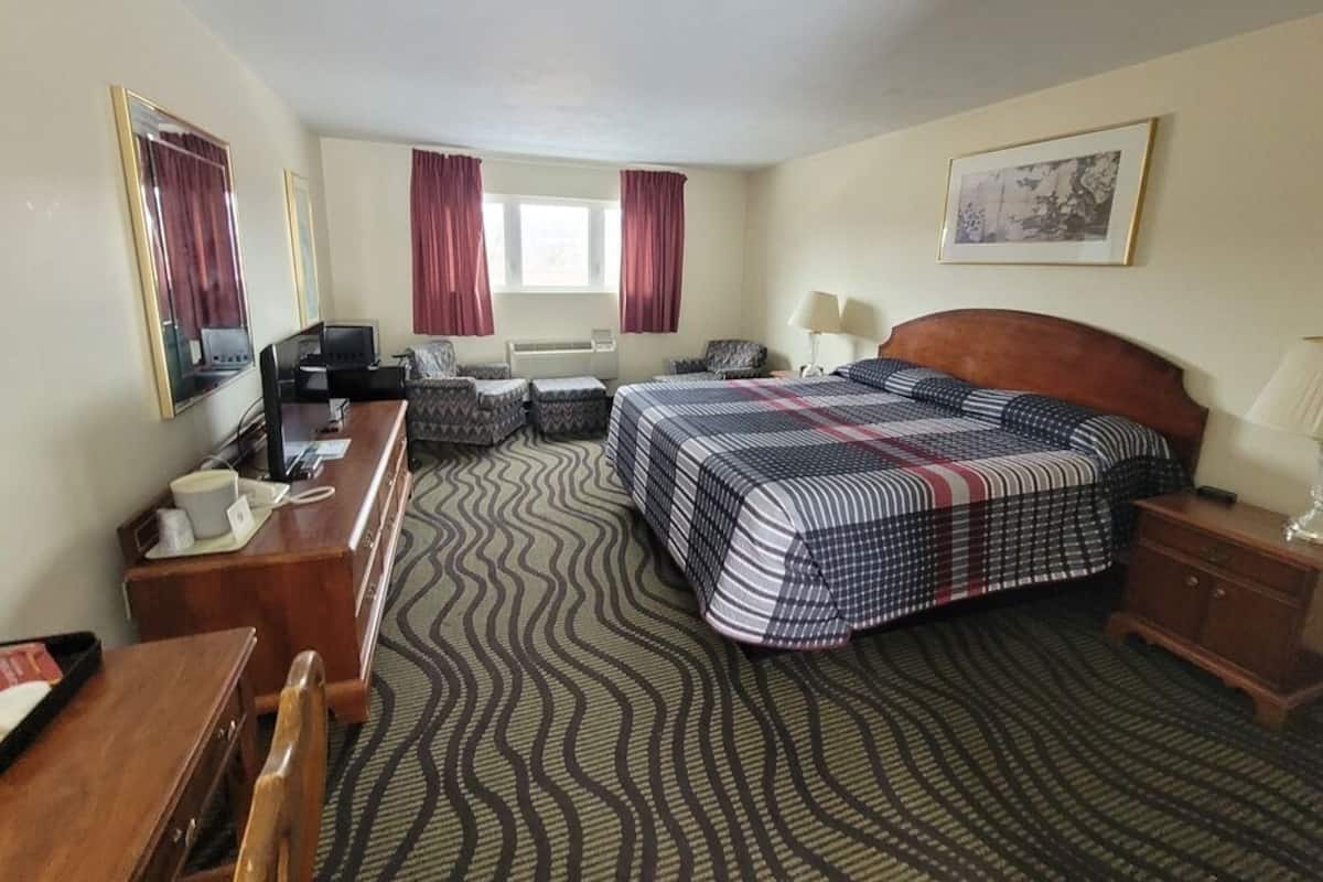 Habitación, 1 cama King size | Camas Tempur-Pedic, escritorio, insonorización y wifi gratis