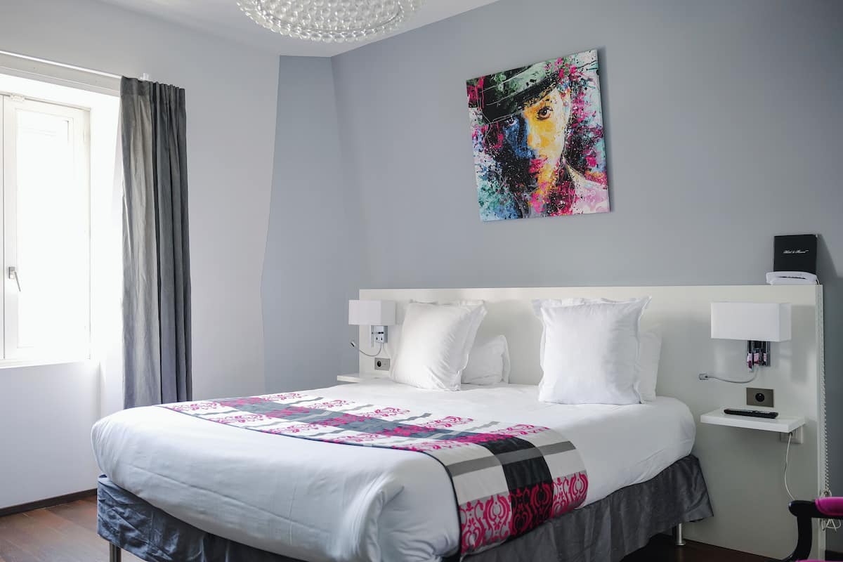Premium bedding, Select Comfort beds, desk, laptop workspace