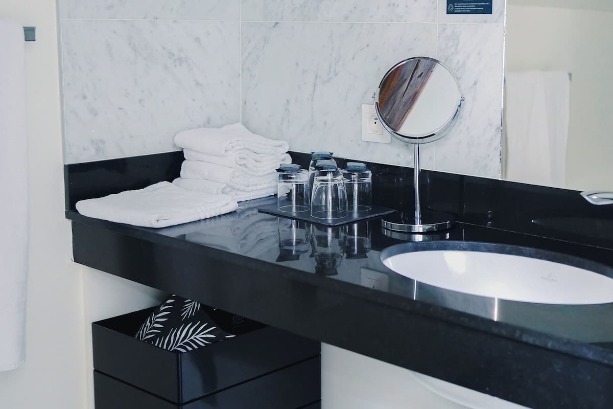 family quadruple room | bathroom | shower, rainfall showerhead, free toiletries, hair dryer