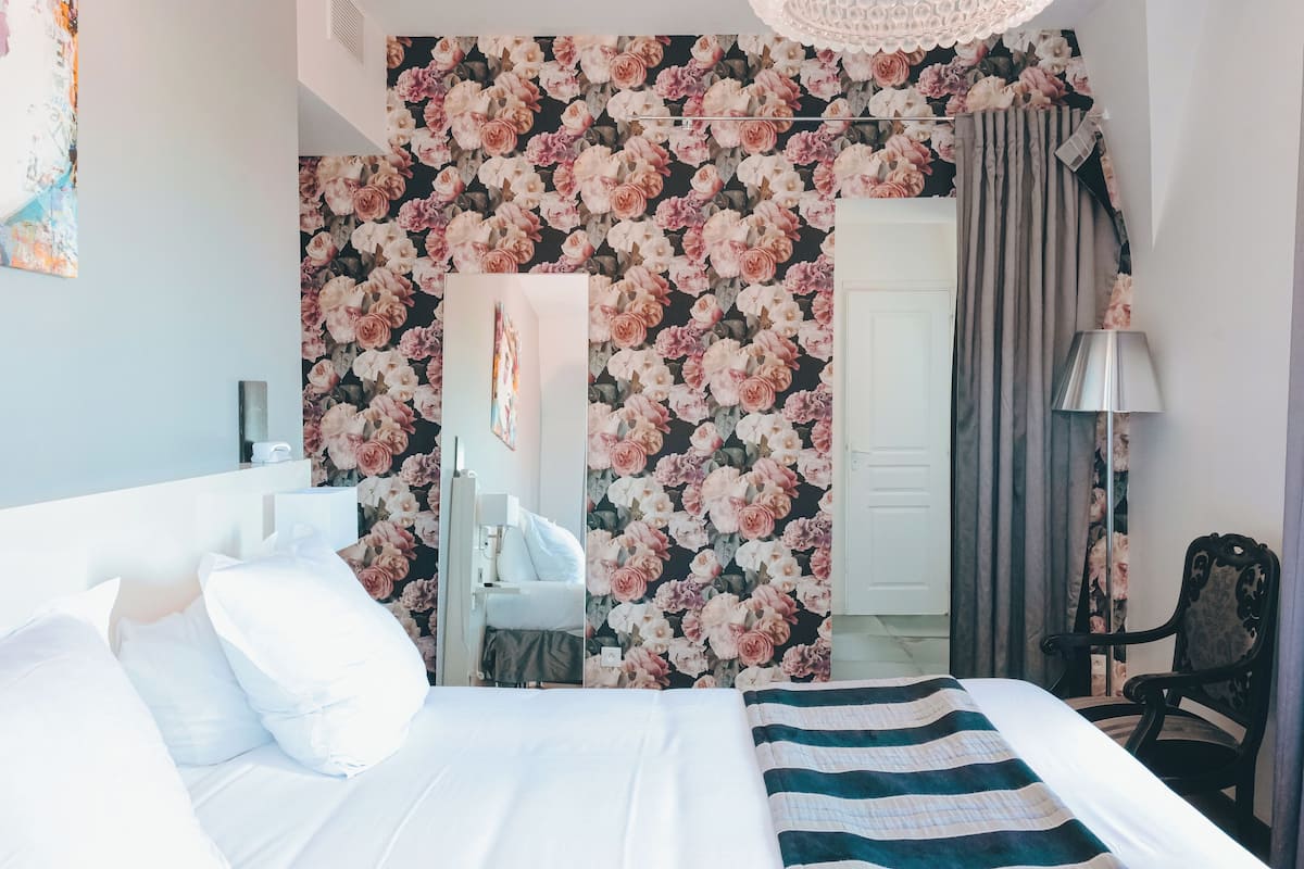 Premium bedding, Select Comfort beds, desk, laptop workspace