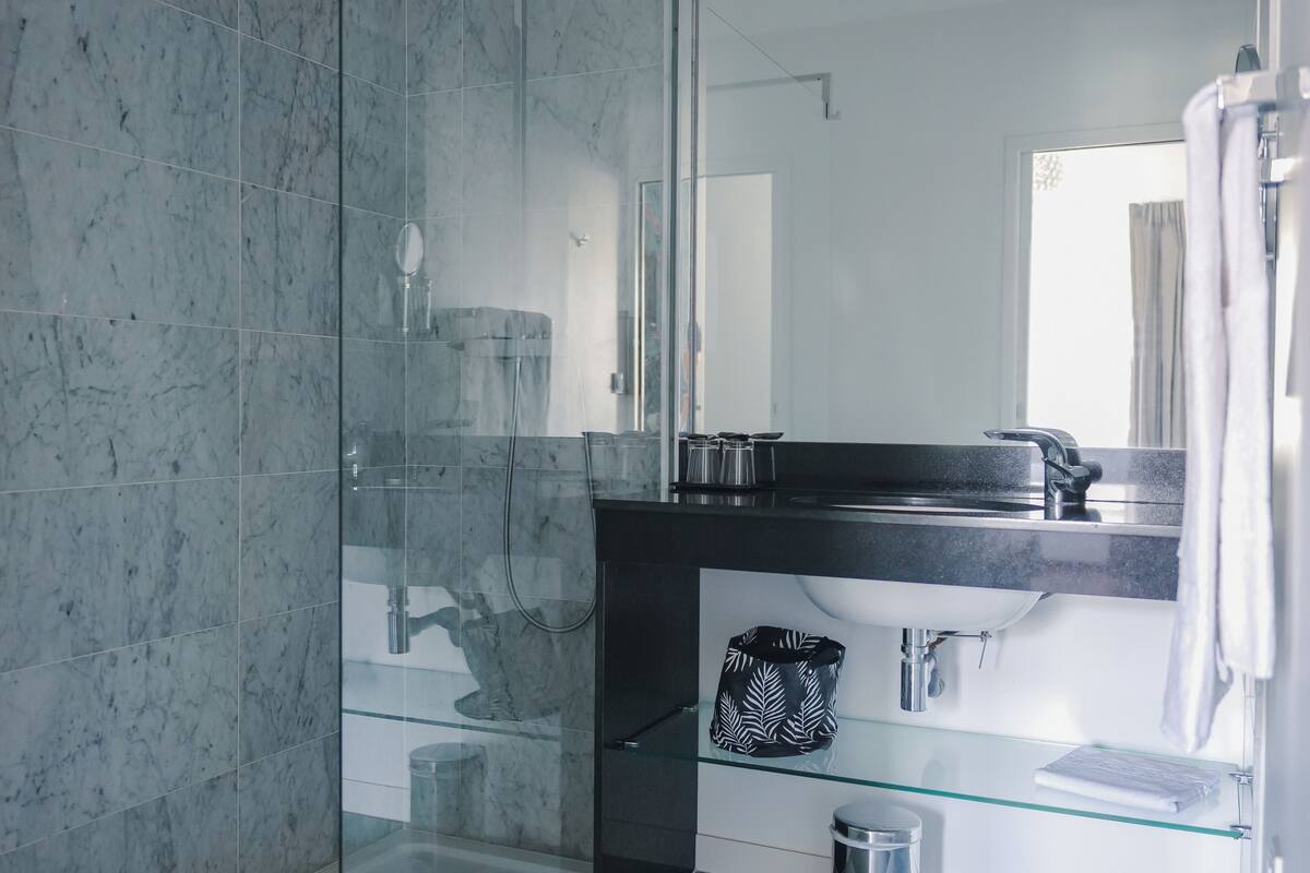 double or twin room (prestige) | bathroom sink