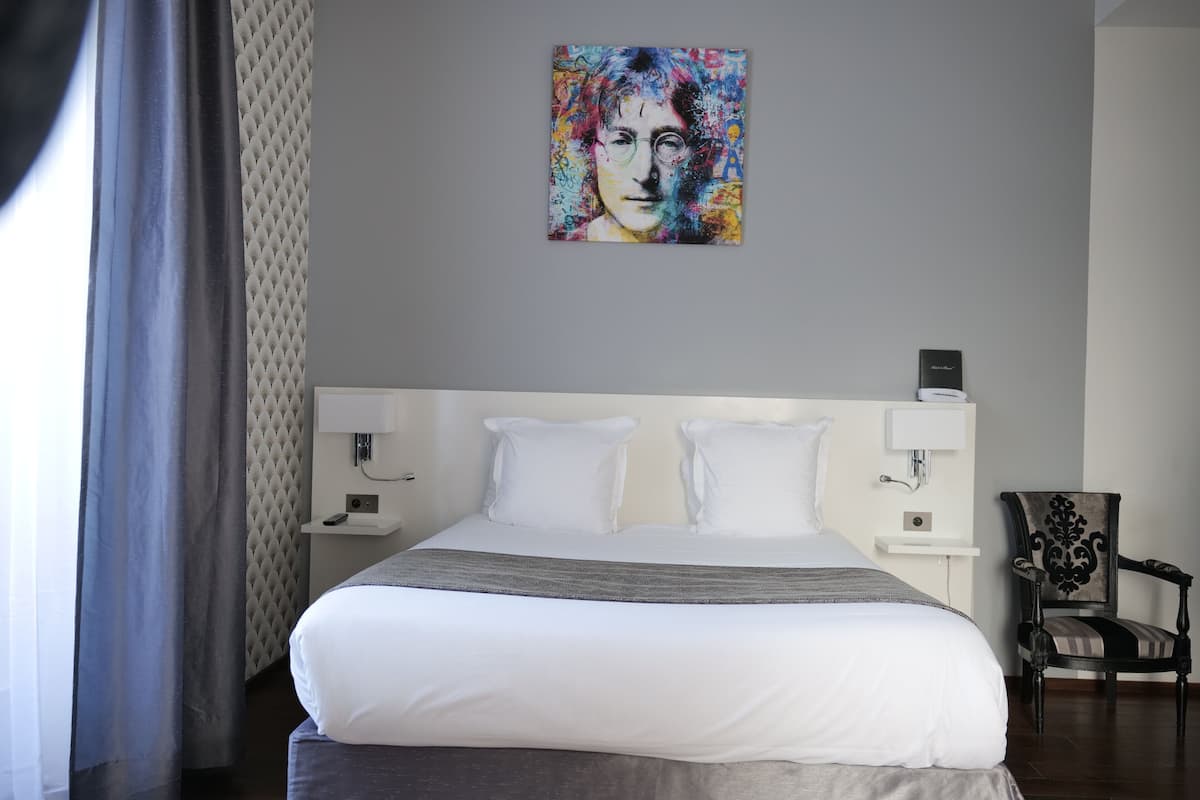 Premium bedding, Select Comfort beds, desk, laptop workspace