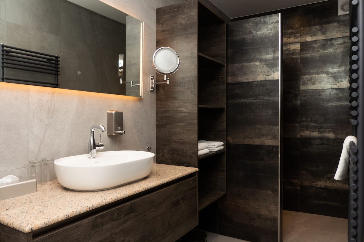 comfort double room (garden dbl32) | bathroom | free toiletries, hair dryer, towels