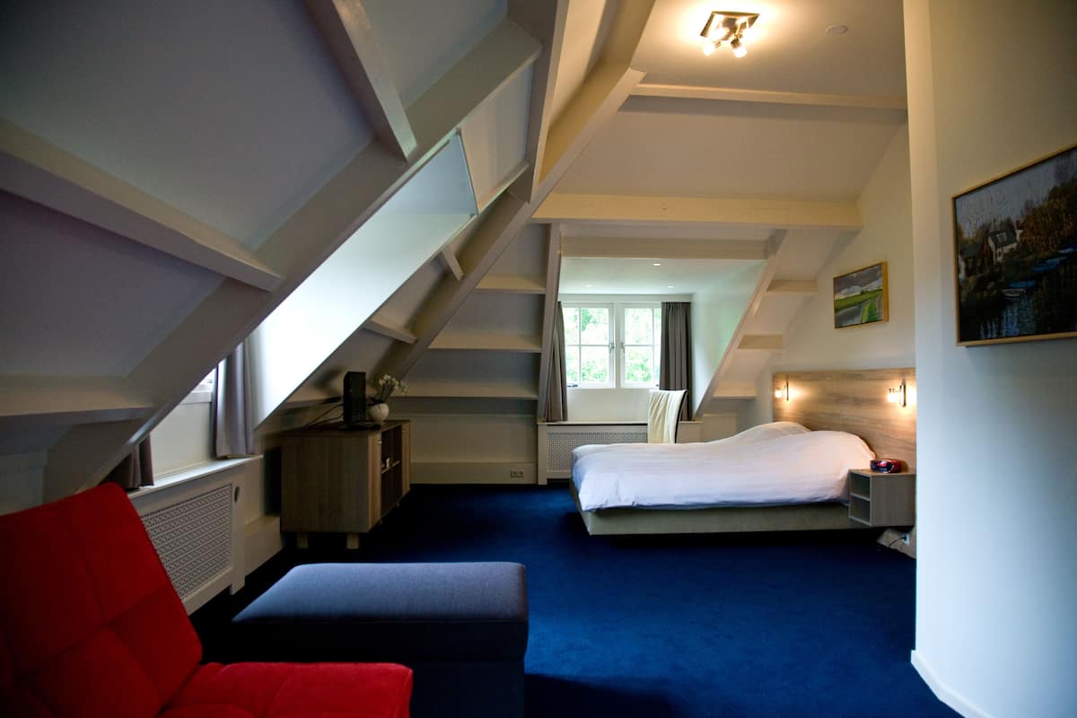 family room | 1 bedroom, desk, cots/infant beds, free wifi