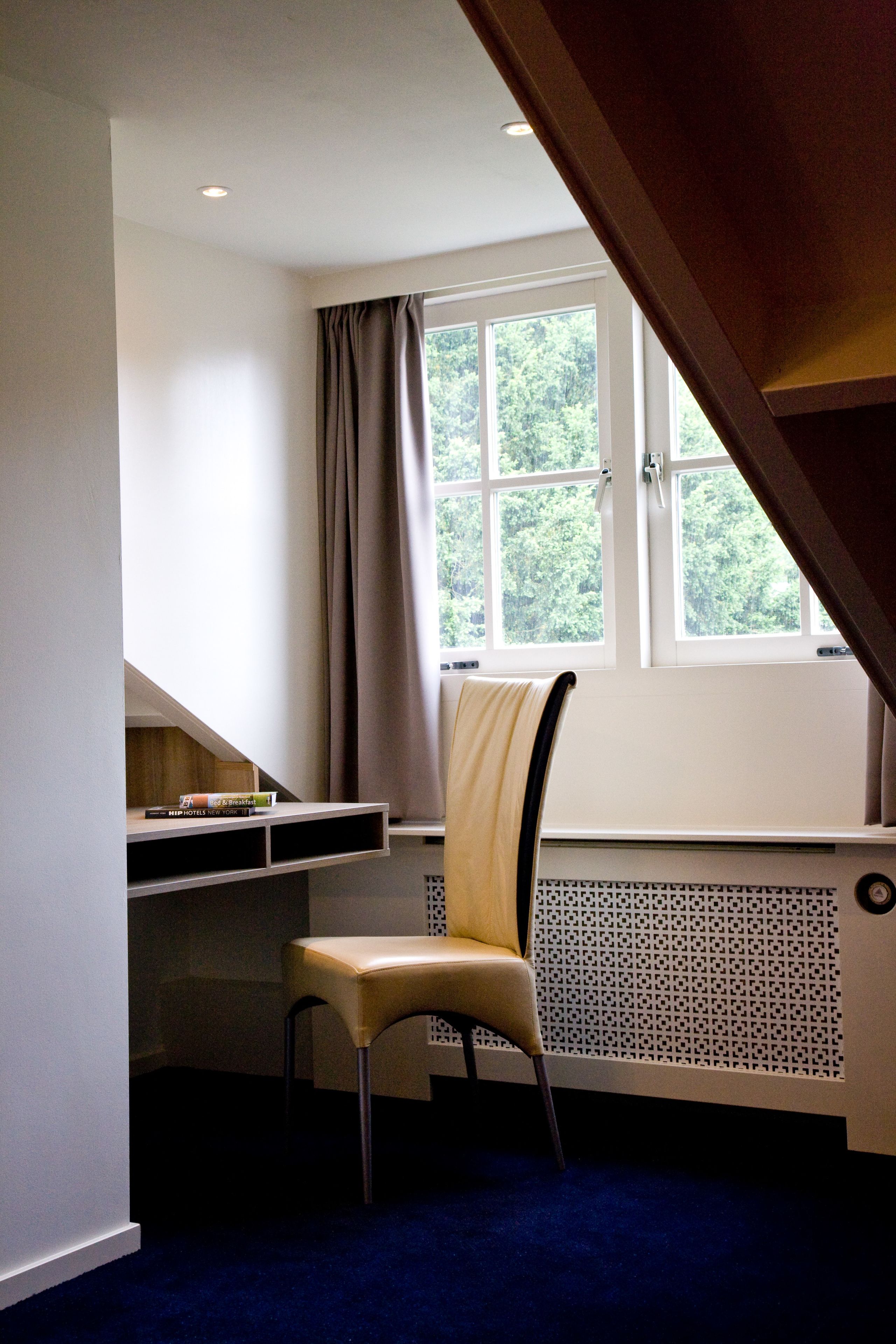 1 bedroom, desk, cots/infant beds, free wifi