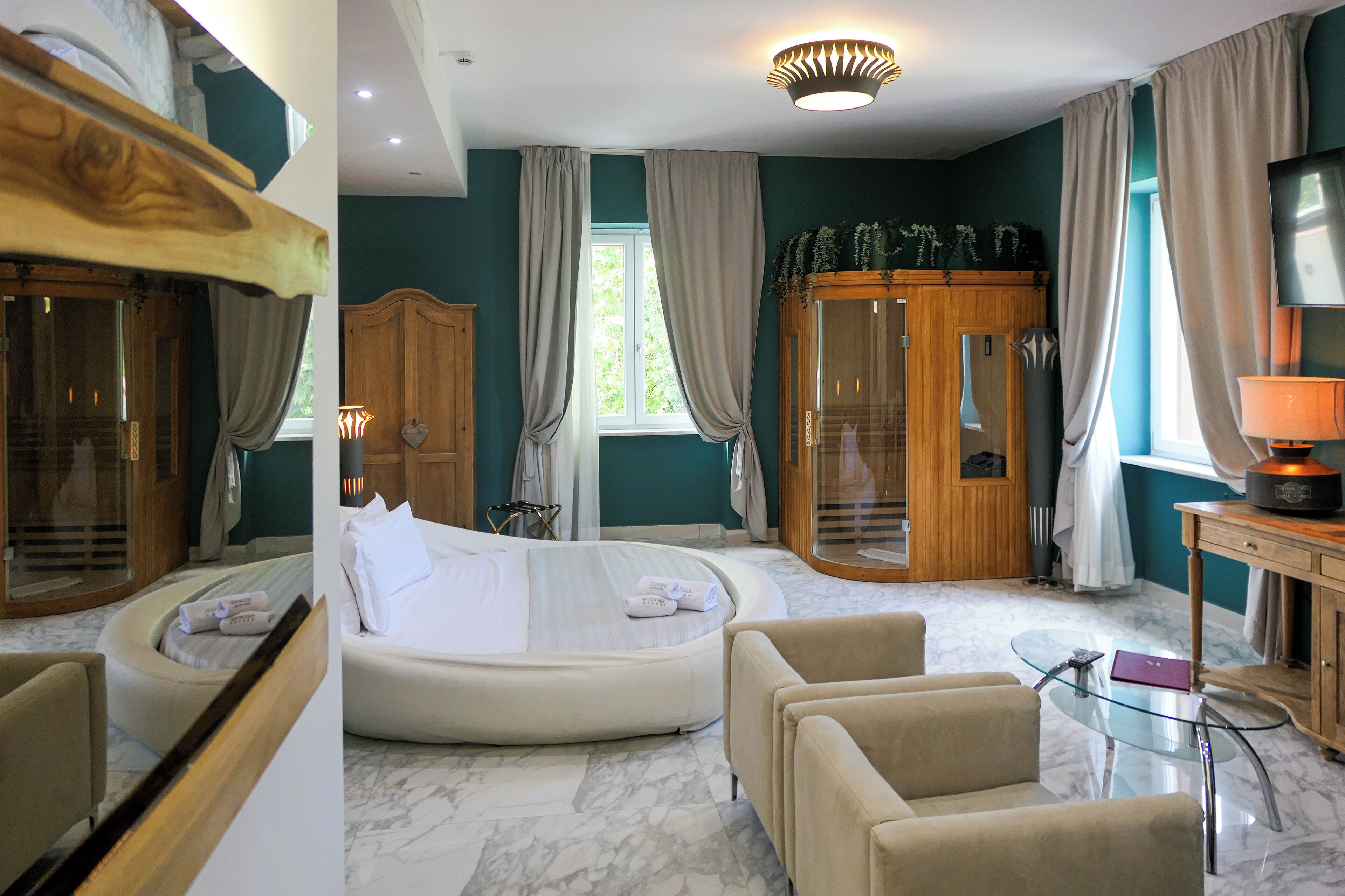 romantic suite, 1 king bed | 1 bedroom, premium bedding, minibar, in-room safe