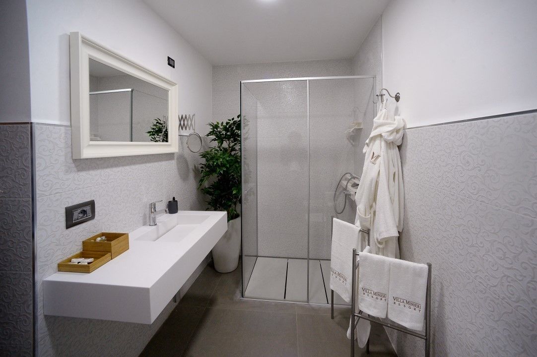 junior suite | bathroom | shower, free toiletries, hair dryer, bidet