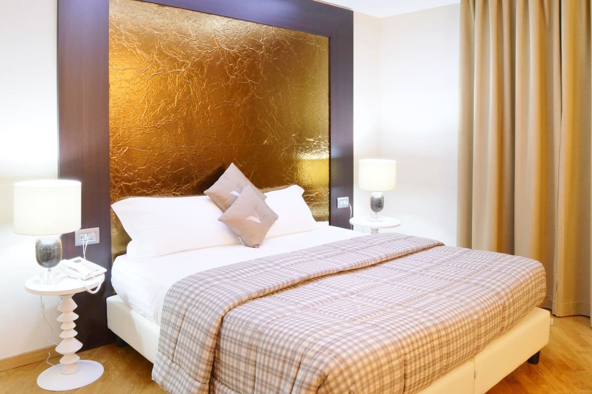 Standard Room, 1 Bedroom | Premium bedding, minibar, in-room safe, desk