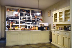 Petit déjeuner continental servi tous les jours en supplément