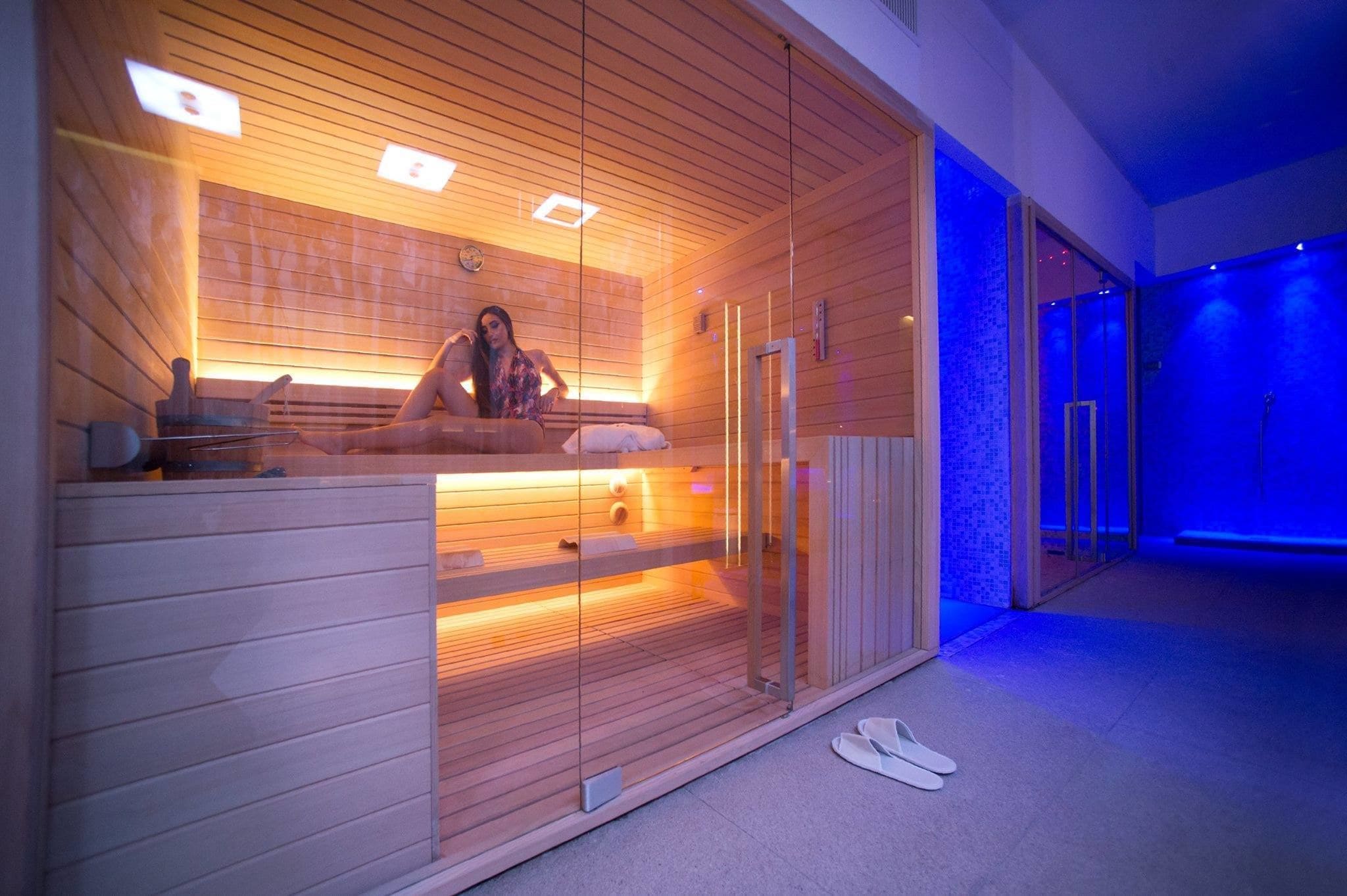 sauna, hot tub, steam room, turkish bath/hammam, massages
