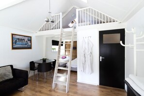Triple Room | Living area - Familiehotel Alkmaar (Alkmaar)