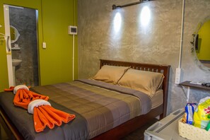 Kamar Double Standar | Meja kerja, tempat tidur lipat/tambahan, dan Wi-Fi gratis