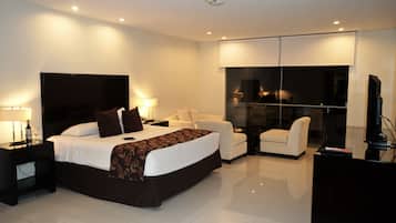 Premium Double Room, 1 King Bed, Pool View