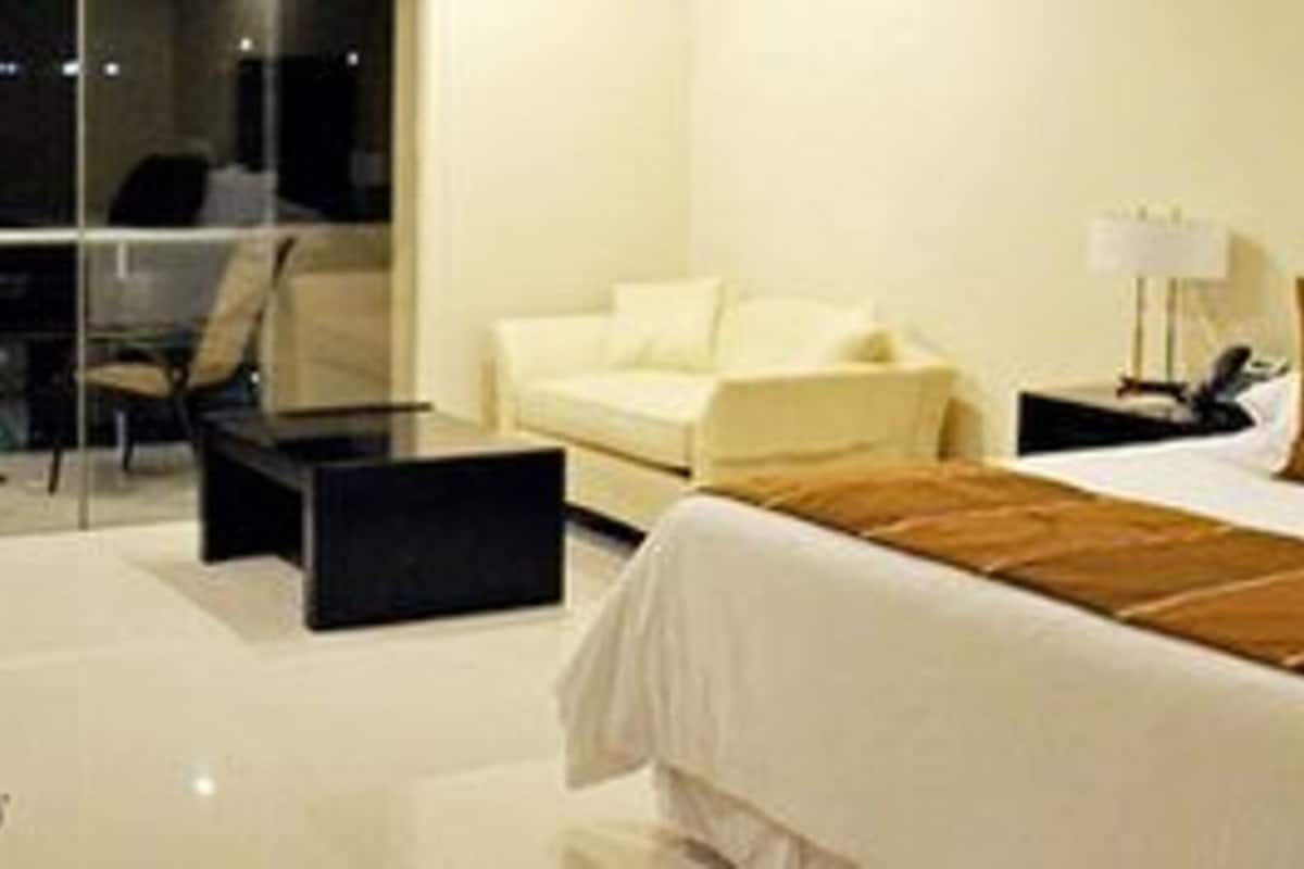 royal suite | 1 bedroom, minibar, in-room safe, desk