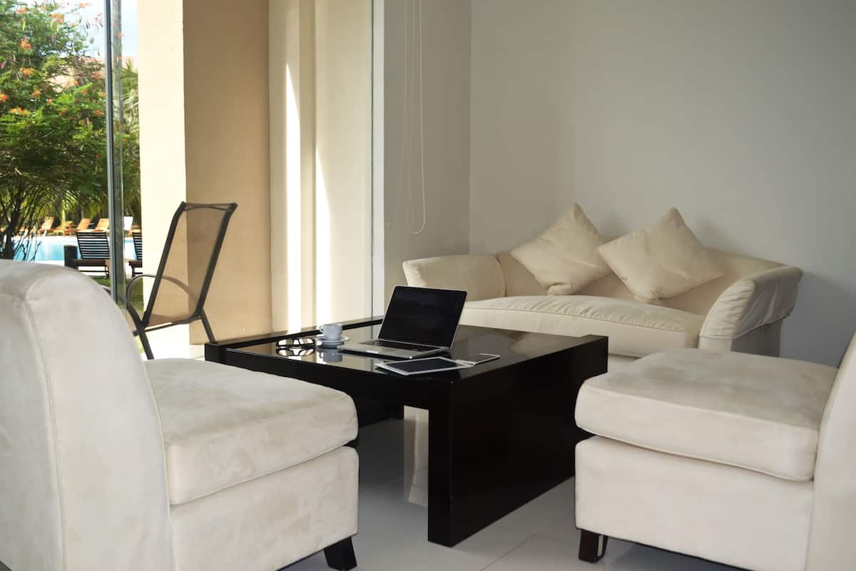 royal suite | living area | 42-inch flat-screen tv with cable channels, tv