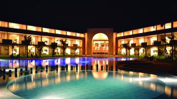 Kolam renang terbuka