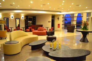 Lobby lounge - Sun Hotel (Santa Cruz)