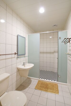 親子四人套房(兩房一衛) | 獨特裝潢、書桌、免費搖籃/嬰兒床、免費無線上網