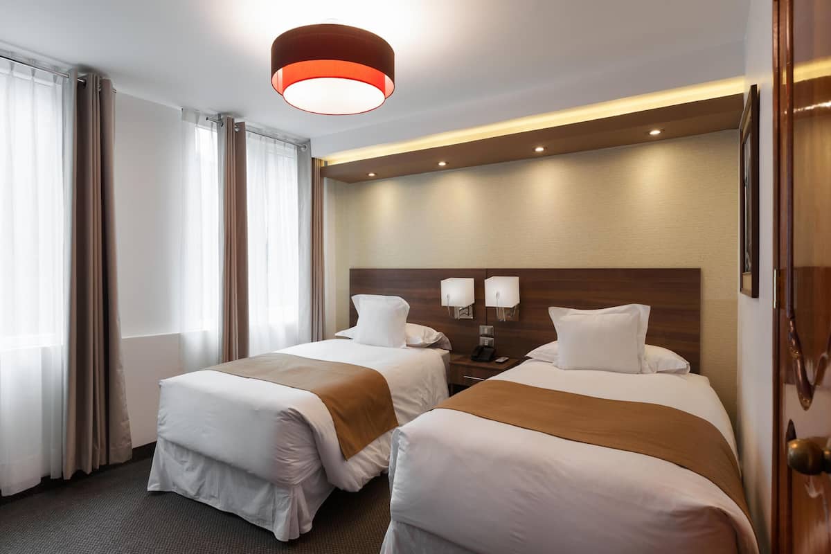 1 Schlafzimmer, hochwertige Bettwaren, Daunenbettdecken, Zimmersafe