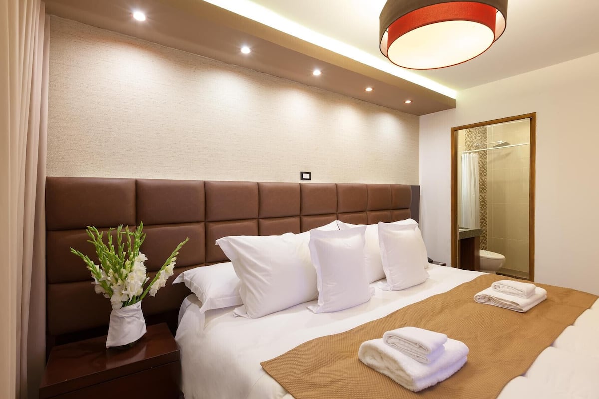 1 bedroom, in-room safe, desk, laptop workspace