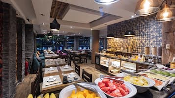 Desayuno bufé gratuito y diario