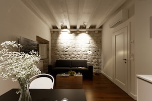 Apartamento, 1 quarto, vista para a cidade | Sala de estar | TV de tela plana