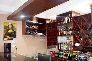 Bar (on property) - Marie's Royale Hotel (Kampala)