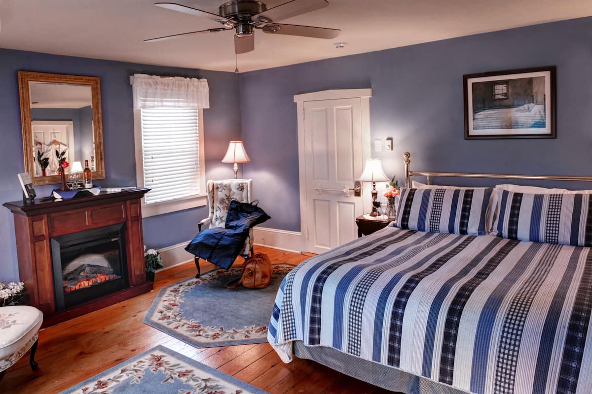 Oak Hall Suite, 1 King Bed | Individually decorated, individually furnished, free WiFi
