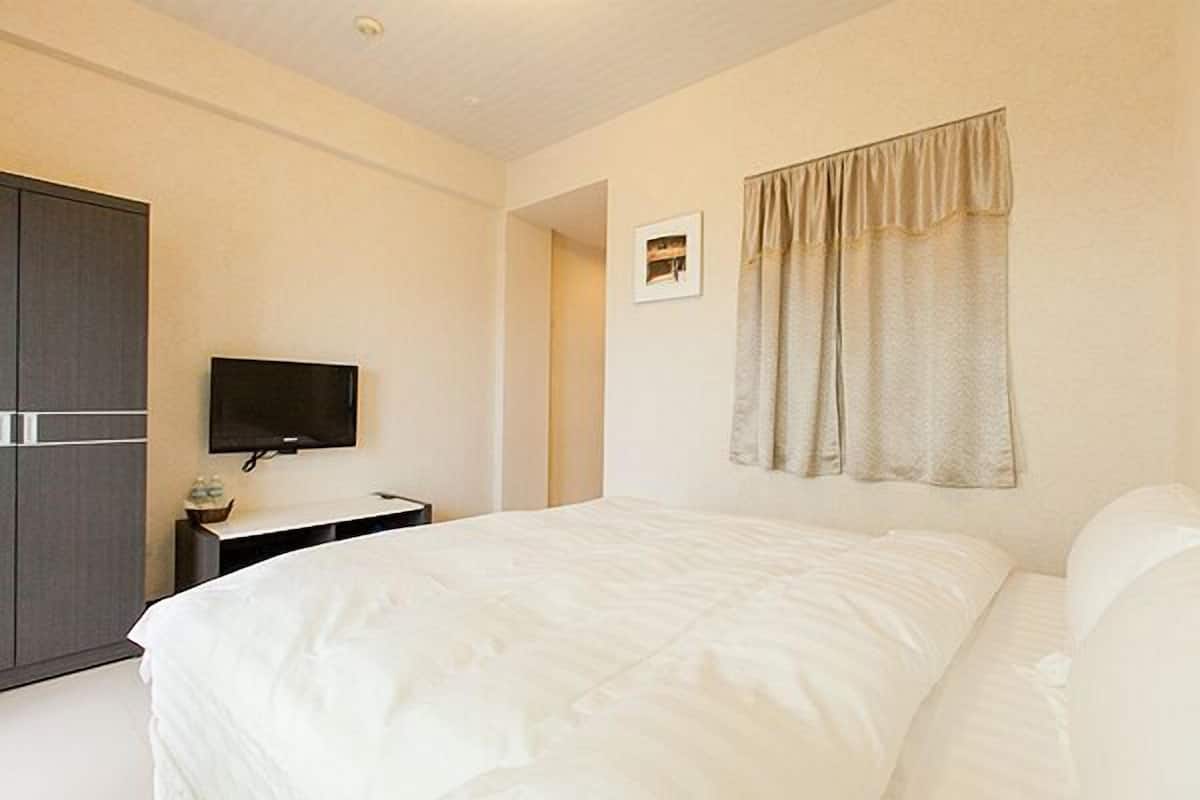 Down comforters, desk, soundproofing, rollaway beds
