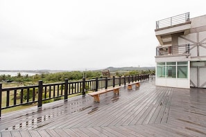 Terrace/patio - Fully One B and B (Taitung)