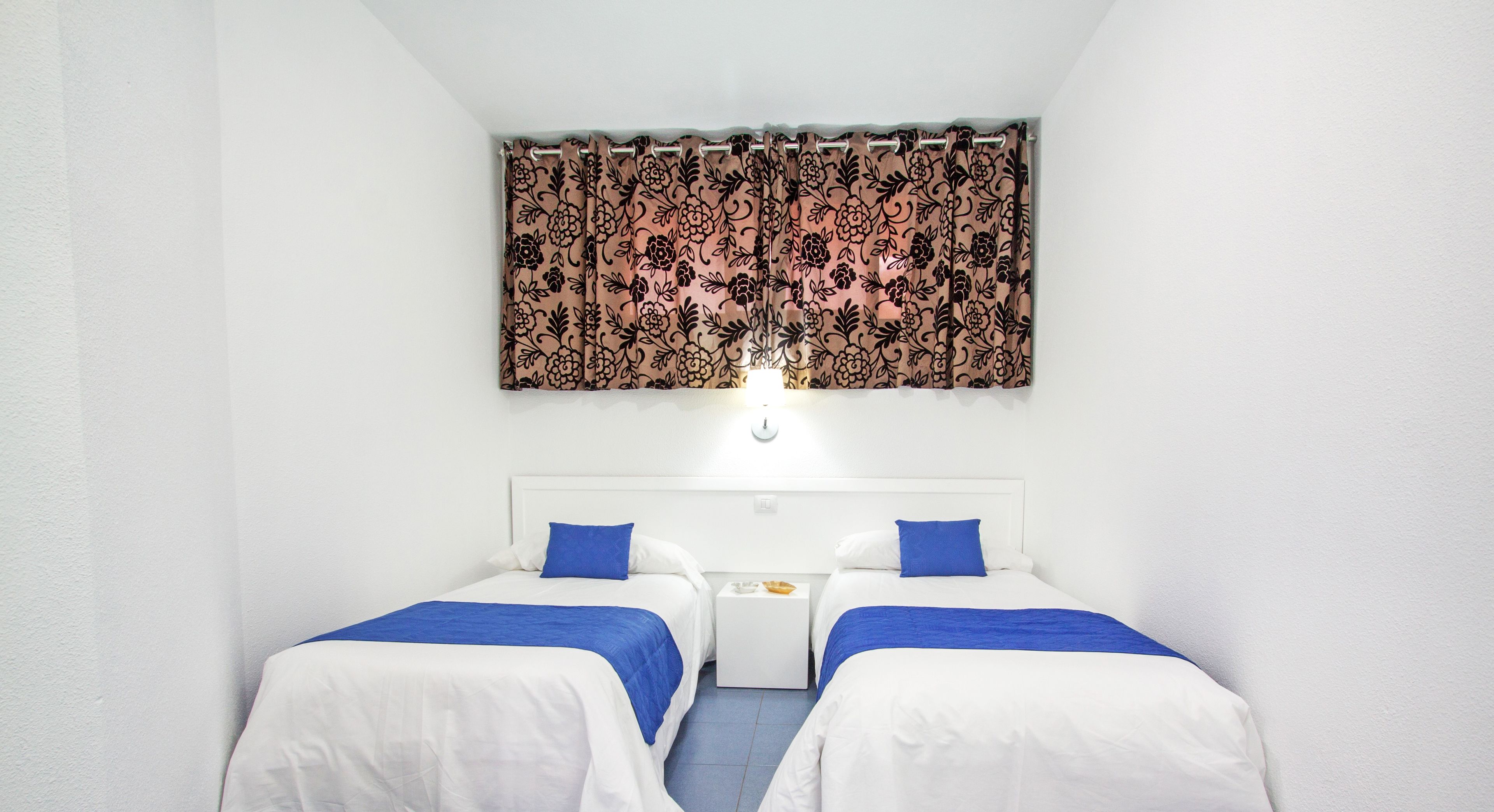 in-room safe, desk, laptop workspace, blackout curtains