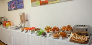 Free daily buffet breakfast - Intiwatana El Tambo (Machu Picchu)