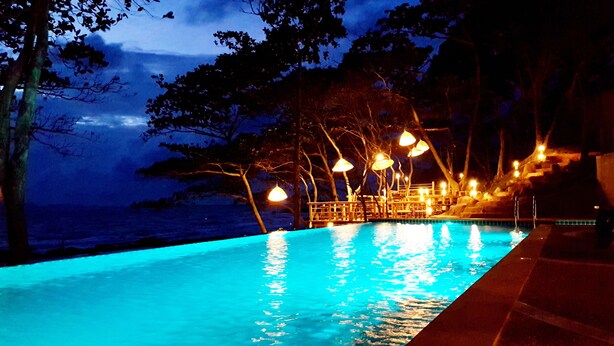 Outdoor pool, sun loungers - Coco Cape Lanta Resort (Ko Lanta)
