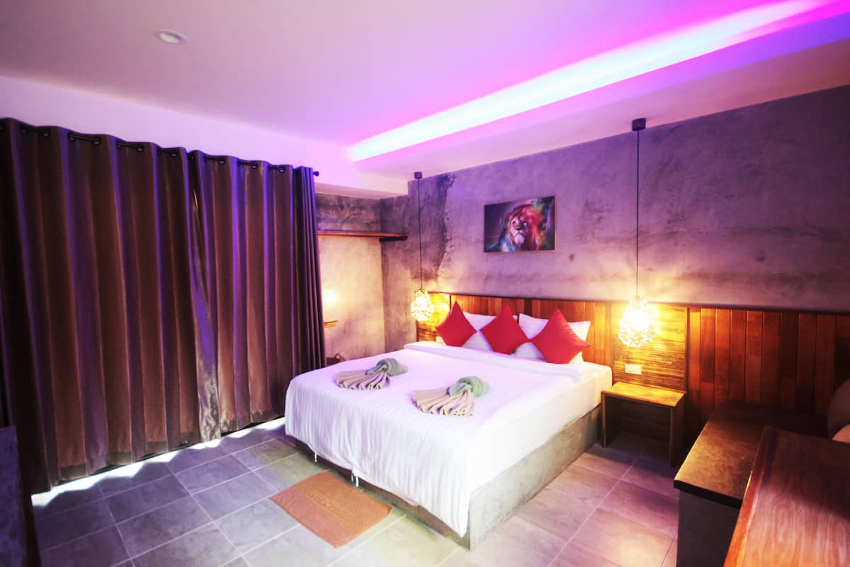 Deluxe Double Room | Een kluis op de kamer, een bureau, gratis wifi