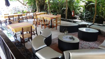 Se sirven desayunos, cenas y cocina mexicana