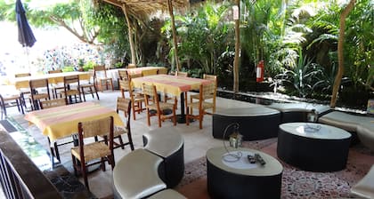 Paradise Hotel Boutique & Lounge