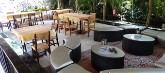 Paradise Hotel Boutique & Lounge