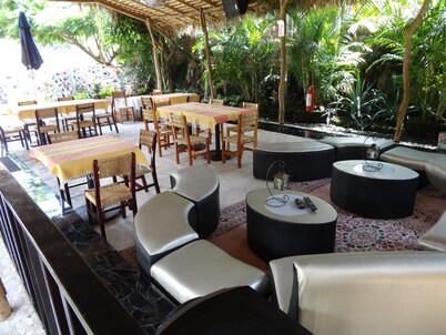 Paradise Hotel Boutique & Lounge