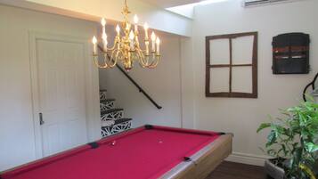 Luxury Cottage | Room amenity