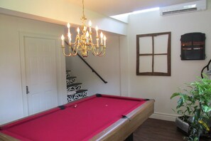 Luxury Cottage | Room amenity
